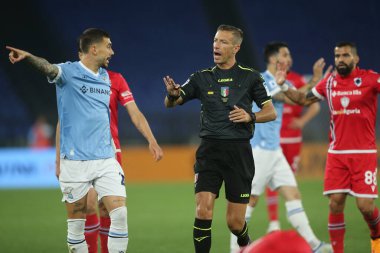 ROME, İtalya - 07.05.2022: İtalyan Serisi sırasında REFEREE MASSA ve ZACCAGNI, Roma Olimpiyat Stadyumu 'nda SS LAZIO - S SAMPDORIA GENOA arasında oynanan futbol maçı.