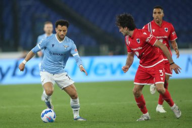 ROME, İtalya - 07.05.2022: FELIPE ANDERSON (LAZIO), AUGELLO (SAMP) İtalyan Serisi sırasında SS LAZIO ile SMPDORIA GENOA arasında Roma Olimpiyat Stadyumu 'nda oynanan bir futbol maçı.