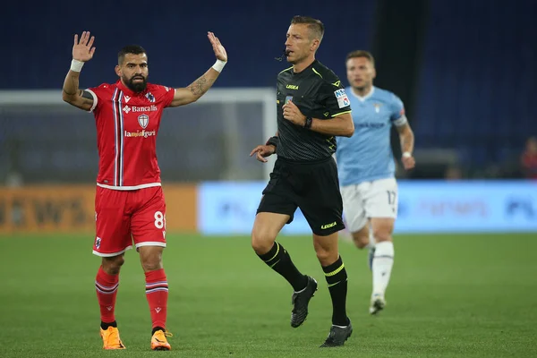 ROME, İtalya - 07.05.2022: RINCON, (SAMP) REFEREE MASSA İtalyan Serisi sırasında SS LAZIO SMPDORIA GENOA ile Roma Olimpiyat Stadyumu 'nda oynanan bir futbol maçı sırasında.