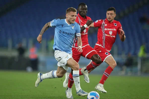 ROME, İtalya - 07.05.2022: CIRO IMMOBILE (LAZIO), COLLEY (SAMP) İtalyan Serisi sırasında SS LAZIO ile SMPDORIA GENOA arasında Roma Olimpiyat Stadyumu 'nda oynanan futbol maçı.