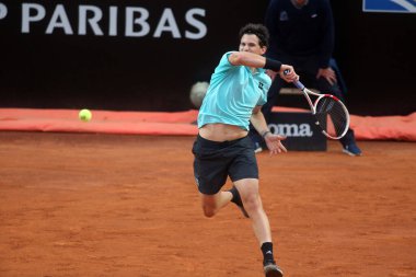 ROME, ITALY - 09 Mayıs 2022 tarihinde İtalya 'nın Foro Italico kentinde oynanan Internazionali BNL D' Italia 'da oynanan maçta, İtalyan F. Fognini' ye karşı forehand oynadı..
