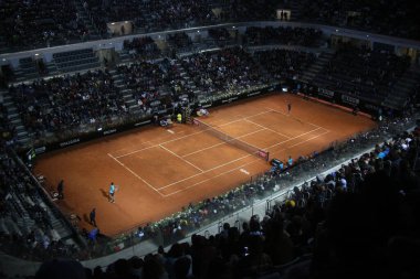 ROME, İtalya - 09 Mayıs 2022 tarihinde İtalya 'nın Foro Italico kentinde oynanan Internazionali BNL D' Italia 'da oynanan maçta İtalyan F. Fognini, D.Thiem (AUT)' e karşı forehand oynadı..