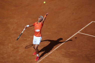 ROME, ITALY - 10.05.2022: NOLAN DJOKOVIC (SRB), 10 Mayıs 2022 tarihinde İtalya 'nın Foro Italico şehrinde oynanan Internazionali BNL D' Italia 'da oynanan tek kişilik tur karşılaşmasında AKARATSEV (RUS) ile oynamıştır..
