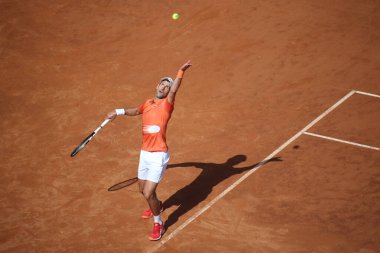 ROME, ITALY - 10.05.2022: NOLAN DJOKOVIC (SRB), 10 Mayıs 2022 tarihinde İtalya 'nın Foro Italico şehrinde oynanan Internazionali BNL D' Italia 'da oynanan tek kişilik tur karşılaşmasında AKARATSEV (RUS) ile oynamıştır..