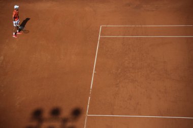 ROME, ITALY - 10.05.2022: NOLAN DJOKOVIC (SRB), 10 Mayıs 2022 tarihinde İtalya 'nın Foro Italico şehrinde oynanan Internazionali BNL D' Italia 'da oynanan tek kişilik tur karşılaşmasında AKARATSEV (RUS) ile oynamıştır..
