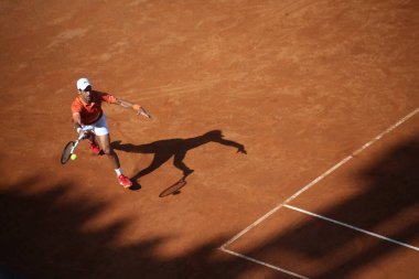 ROME, ITALY - 10.05.2022: NOLAN DJOKOVIC (SRB), 10 Mayıs 2022 tarihinde İtalya 'nın Foro Italico şehrinde oynanan Internazionali BNL D' Italia 'da oynanan tek kişilik tur karşılaşmasında AKARATSEV (RUS) ile oynamıştır..