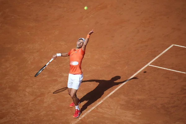 ROME, ITALY - 10.05.2022: NOLAN DJOKOVIC (SRB), 10 Mayıs 2022 tarihinde İtalya 'nın Foro Italico şehrinde oynanan Internazionali BNL D' Italia 'da oynanan tek kişilik tur karşılaşmasında AKARATSEV (RUS) ile oynamıştır..