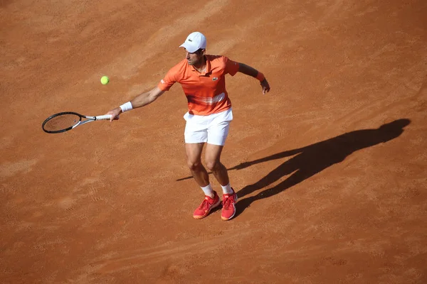 ROME, ITALY - 10.05.2022: NOLAN DJOKOVIC (SRB), 10 Mayıs 2022 tarihinde İtalya 'nın Foro Italico şehrinde oynanan Internazionali BNL D' Italia 'da oynanan tek kişilik tur karşılaşmasında AKARATSEV (RUS) ile oynamıştır..