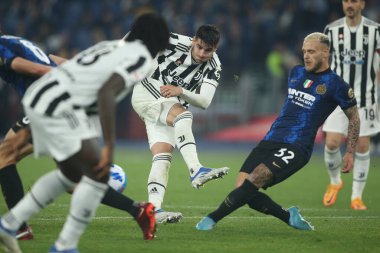 ROME, İtalya - 11.05.2022: FC JUVENTUS TURIN 'e karşı FC INTERNAZIONALE MILAN' ın Roma 'daki Olimpiyat Stadyumu' nda oynanan İtalya Kupası Finali 2022 Kupası 'nda eylem halindedir.