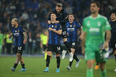 ROME, İtalya - 11.05.2022: PERISIC (INTER) İtalya Futbol Kupası Finali 'nin finalinde FC JUVENTUS TURIN' e karşı FC INTERNAZIONALE MILAN arasındaki zaferi kutluyor.