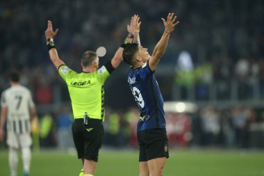 ROME, İtalya - 11.05.2022: CORREA (INTER), İtalya Futbol Kupası Finali 'nde FC JUVENTUS TURIN' e karşı FC INTERNAZIONALE MILAN 'ın Roma Olimpiyat Stadyumu' ndaki zaferini kutladı.