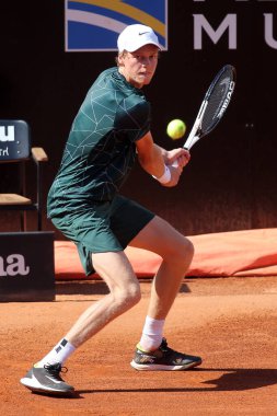 ROME, ITALY - 12.05.2022: F.KRAJINOVIC (SRB), 12 Mayıs 2022 tarihinde İtalya 'nın Foro Italico şehrinde oynanan Internazionali BNL D' Italia 'da oynanan tek kişilik tur karşılaşmasında J.SINNER (ITALY) ile oynamıştır..