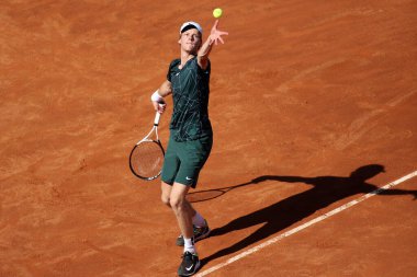 ROME, ITALY - 12.05.2022: F.KRAJINOVIC (SRB), 12 Mayıs 2022 tarihinde İtalya 'nın Foro Italico şehrinde oynanan Internazionali BNL D' Italia 'da oynanan tek kişilik tur karşılaşmasında J.SINNER (ITALY) ile oynamıştır..