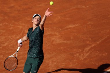 ROME, ITALY - 12.05.2022: F.KRAJINOVIC (SRB), 12 Mayıs 2022 tarihinde İtalya 'nın Foro Italico şehrinde oynanan Internazionali BNL D' Italia 'da oynanan tek kişilik tur karşılaşmasında J.SINNER (ITALY) ile oynamıştır..