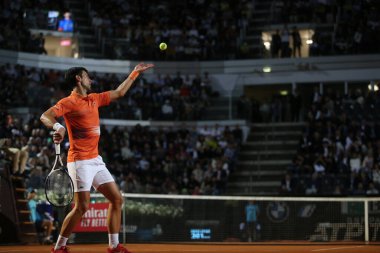ROME, ITALY - 14.05.2022: NOVAK DJOKOVIC (SRB), 13 Mayıs 2022 tarihinde İtalya 'nın Foro Italico şehrinde oynanan Internazionali BNL D' Italia yarı final karşılaşmasında CASPER RUUD (NOR) ile oynamıştır..