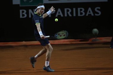 ROME, ITALY - 14.05.2022: NOVAK DJOKOVIC (SRB), 13 Mayıs 2022 tarihinde İtalya 'nın Foro Italico şehrinde oynanan Internazionali BNL D' Italia yarı final karşılaşmasında CASPER RUUD (NOR) ile oynamıştır..