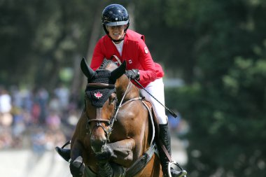 ROME, İtalya - 29.05.2022: AMY MILLAR (CAN) Piazza di Siena - 89 CSIO ROMA 2022, ROMA ROLEX GRAND PRIX, iki tur yarışması.