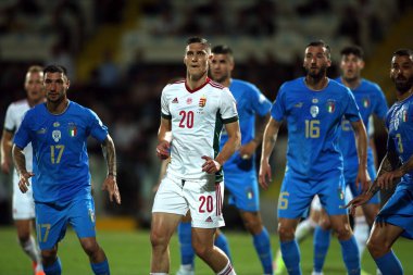ROME, İtalya - 07.06.2022: MATTEO POLITANO (ITALY), ROLAND Sthe (HUN) UEFA Uluslar Ligi 2023 UEFA Milletler Ligi maçı sırasında İtalya ile Hungary arasındaki maçta Cesena 'daki Orogel Stadyumu-Dino Manuzzi maçı, 07 Haziran 2022.