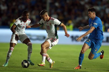 ROME, İtalya - 07.06.2022: ROLAND Sthe (HUN), ALESSANDRO BASTONI (ITALY), UEFA Milletler Ligi 2023 'te İtalya ile Hungary arasındaki maç sırasında Cesena' daki Orogel Stadyumu-Dino Manuzzi maçı, 07 Haziran 2022.