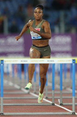 ROME, İtalya - 09.06.2022: CAMACHO-QUINN Jasmine (PUR) IAF Wanda Diamond League 'de 100 metre engelli kadınlar - Roma' daki Stadio Olimpico 'da Golden Gala toplantısı 2022. 