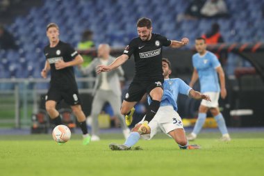 Roma, İtalya 13.10.2022: Lazio 'lu Cataldi, Sturm Graz' lı Kiteishvili UEFA Avrupa Ligi 2022 / 2023 Grup f, 4. gün, S.S. Lazio 'ya karşı Roma Olimpiyat Stadyumu' nda 13 Ekim 2022 'de Sturm Graz
