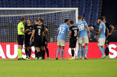 Roma, İtalya 13.10.2022: UEFA Avrupa Ligi 2022 / 2023 Grup f, 4. gün, S.S. Lazio 'nun Sturm Graz' a karşı Roma Olimpiyat Stadyumu 'nda 13 Ekim 2022' de hakem Stegemann ile protesto gösterileri.