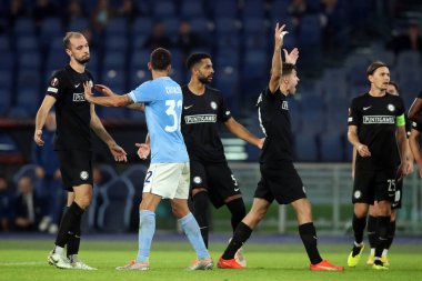 Roma, İtalya 13.10.2022: Sturm Graz 'dan Stankoviç, UEFA Avrupa Ligi 2022 / 2023 Grup f, 4. gün, S.S. Lazio' ya karşı Sturm Graz, 13 Ekim 2022 'de Roma Olimpiyat Stadyumu' nda hakemle protesto gösterisi yaptı.