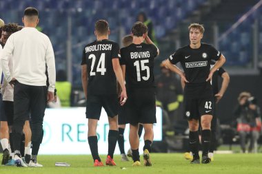 Roma, İtalya 13.10.2022: Sturm Graz 'ın Boving of Sturm Graz, UEFA Avrupa Ligi 2022 / 2023 Grubu f, 4. gün, S.S. Lazio' ya karşı Sturm Graz 'ın zaferini 13 Ekim 2022' de Roma Olimpiyat Stadyumu 'nda kutladı.