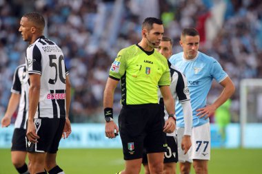 Roma, İtalya 16.10.2022: Hakem Andrea Colombo Serie A karşılaşmasında SS Lazio ile Udinese Calcio arasında 16 Ekim 2022 'de İtalya' nın başkenti Roma 'da oynanan karşılaşmada..