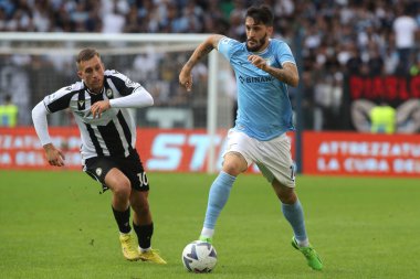 Roma, İtalya 16.10.2022: Udinese 'den Gerard Deulofeu ve Lazio' dan Luis Alberto, 16 Ekim 2022 'de İtalya' nın başkenti Roma 'da oynanan Serie A karşılaşmasında SS Lazio ile Udinese Calcio arasında maç yaptılar..