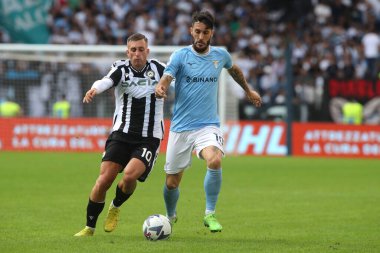 Roma, İtalya 16.10.2022: Udinese 'den Gerard Deulofeu ve Lazio' dan Luis Alberto, 16 Ekim 2022 'de İtalya' nın başkenti Roma 'da oynanan Serie A karşılaşmasında SS Lazio ile Udinese Calcio arasında maç yaptılar..