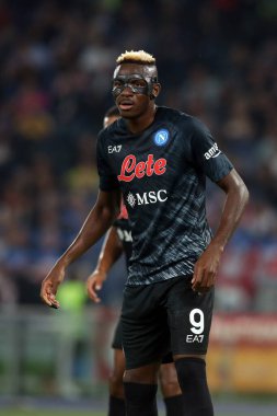 Roma, İtalya 23.10.2022: Victor Osihmen (Napoli) İtalya 'nın başkenti Roma' da bulunan Olimpiyat Stadyumu 'nda AS Romanlar ve Napoli Calcio arasında oynanan 2022-2023 sezonunda görev aldı..