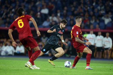 Roma, İtalya 23.10.2022: Khvicha Kvaratskhella (Napoli), İtalya 'nın başkenti Roma' daki Olimpiyat Stadyumu 'nda AS Roma ve Napoli Calcio arasında oynanan 2022-2023 sezonunda eylem halindedir..