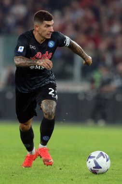 Roma, İtalya 23.10.2022: Giovanni Di Lorenzo (Napoli) İtalya 'nın başkenti Roma' daki Olimpiyat Stadyumu 'nda AS Romanlar ve Napoli Calcio arasında oynanan 2022-2023 sezonunda eylem halindedir..