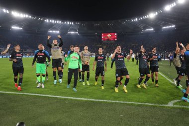 Roma, İtalya 23.10.2022: Napoli oyuncuları İtalya 'nın başkenti Roma' daki Olimpiyat Stadyumu 'nda AS Romanlar ve Napoli Calcio arasındaki 2022-2023 sezonunun zaferini kutluyorlar..