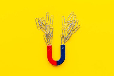 Okul malzemeleri - ataçlı mıknatıs