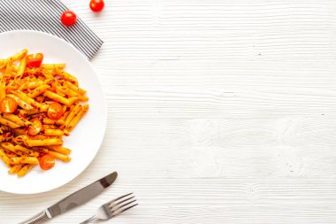 Domates soslu ve şifalı İtalyan makarnası.