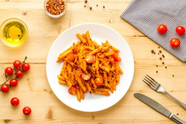 Domates soslu ve şifalı İtalyan makarnası.