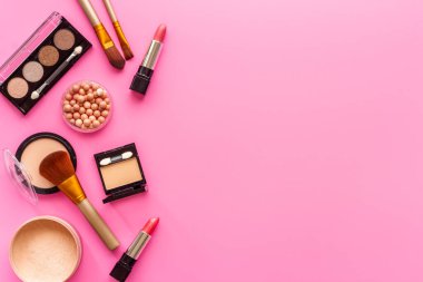 Fırçalı makyaj ürünleri