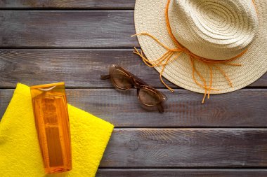 UV güneş koruması kozmetik - güneş kremli şişeler