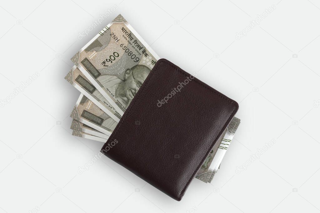 Rs. 500 currency notes in a leather wallet