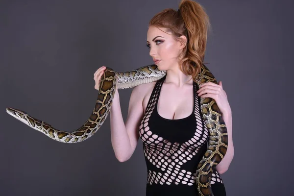 Beautiful Tall Redhead Model Black Dress Her Pet Python Dark — Fotografia de Stock