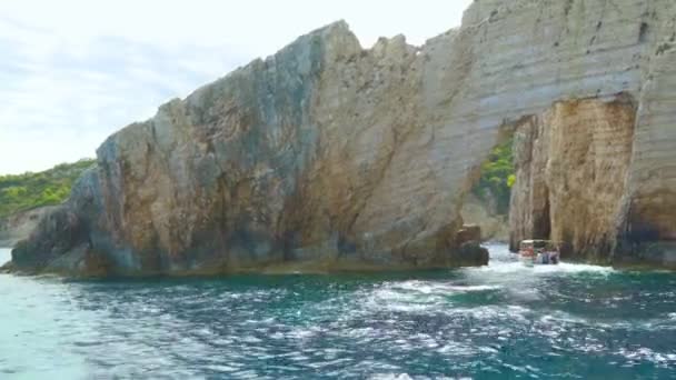 Прекрасні Скелі Краю Моря Греція Кадри Високої Якості — стокове відео