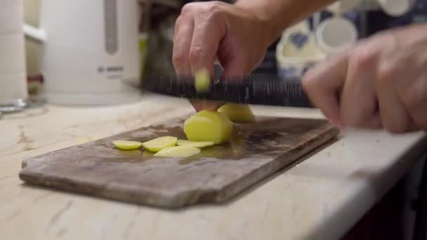 Chefs Fast Hand Cutting Potato Home Kitchen Chips Making High — ストック動画