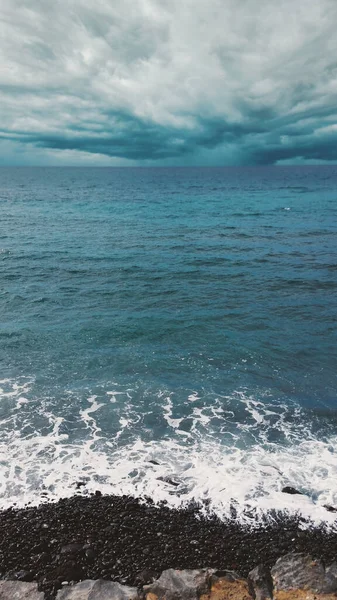 Voor Storm Tenerife Beach Zee Met Wolken Hoge Kwaliteit Foto — Stockfoto