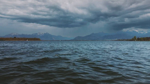Tenerife Sahili 'ndeki fırtınadan önce, bulutlu deniz. Yüksek kalite fotoğraf