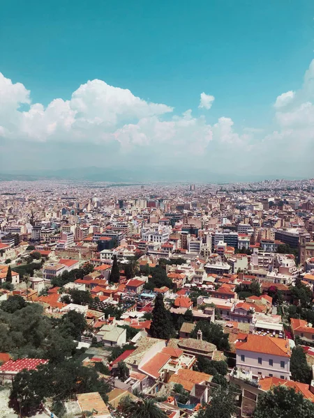 Gökyüzüne Karşı Şehir 'in bulutlu havadan görünüşü. Yüksek kalite fotoğraf