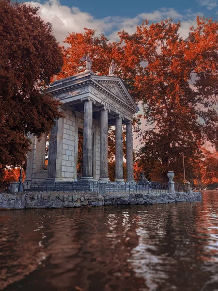 Asclepius Tapınağı, Ünlü Roma simgeleri, sonbahar renkleri. Yüksek kalite fotoğraf