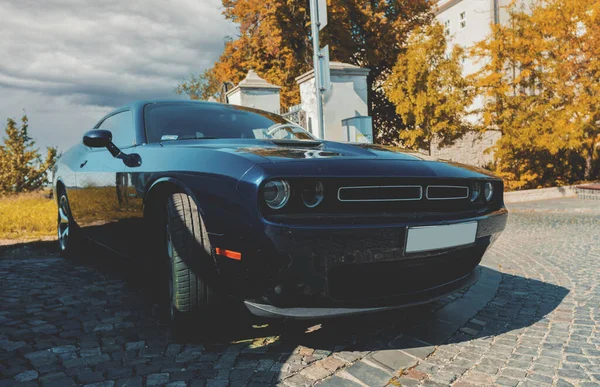 Dodge Challanger Spor Araba Sokaklarda Macaristan Yüksek Kalite Fotoğraf — Stok fotoğraf