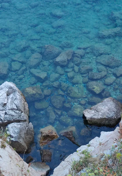 Eau Mer Avec Lumière Soleil Sur Fond Cailloux Turquoise Photo — Photo